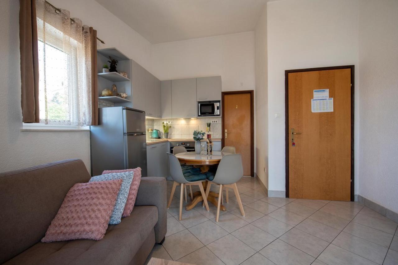 Apartments Bevanda Подстрана Екстериор снимка