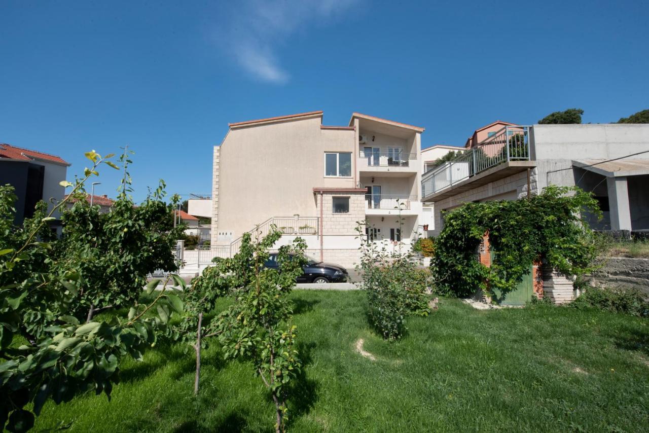 Apartments Bevanda Подстрана Екстериор снимка