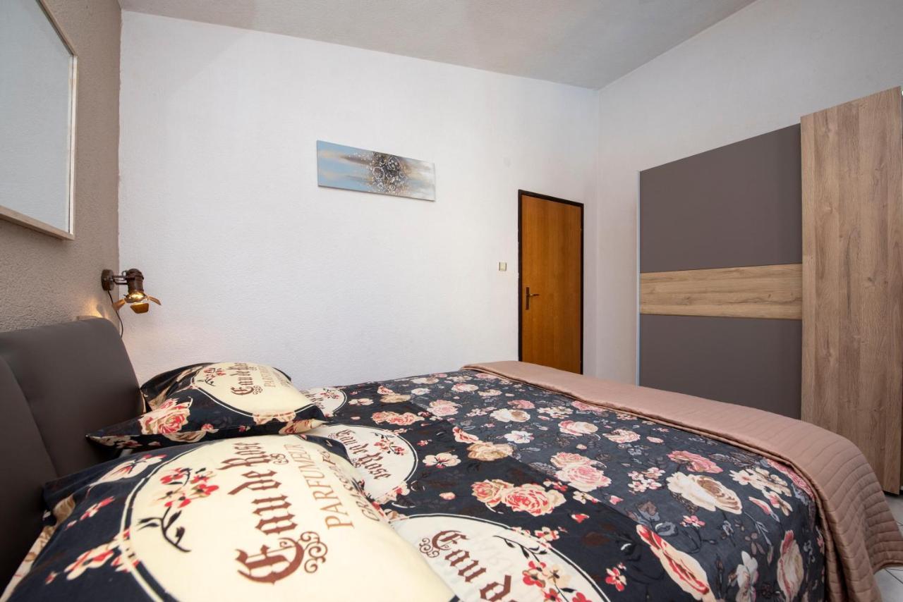 Apartments Bevanda Подстрана Екстериор снимка