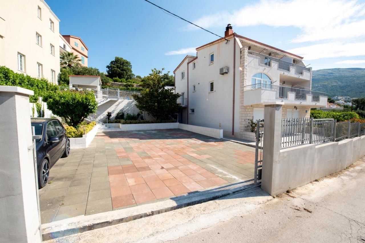 Apartments Bevanda Подстрана Екстериор снимка